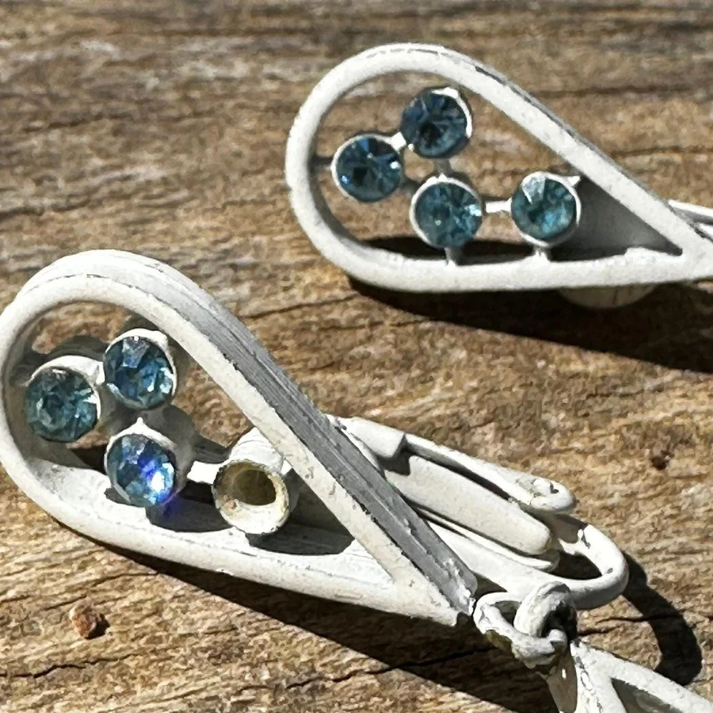 Vintage Teardrop Clip On‎ Earrings OS White Blue Enamel Rhinestone Dangle